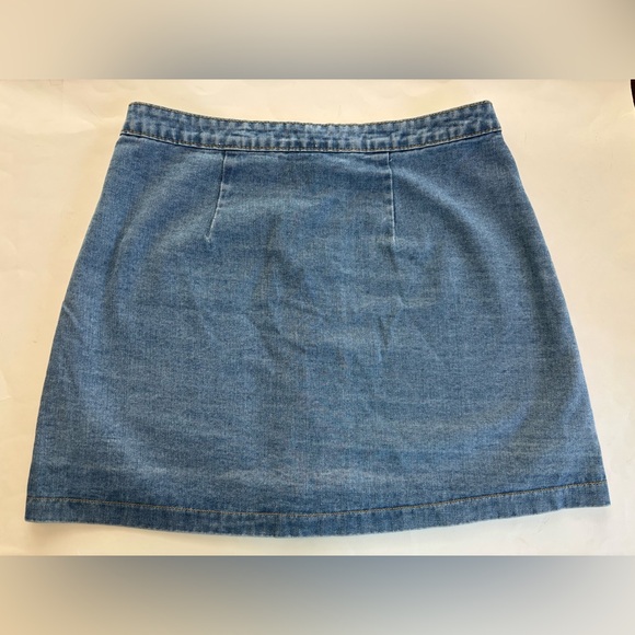 Chelsea & Violet Jean Skirt - Women’s Denim Skirt with Button Front. Size Large - Picture 2 of 7